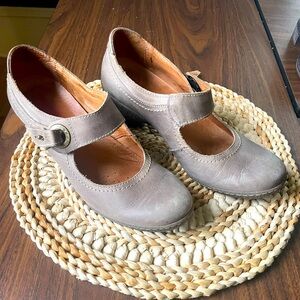 Pikolinos Cream Mary Jane Size 40 Leather Rubber Sole Comfortable Feminine Clean